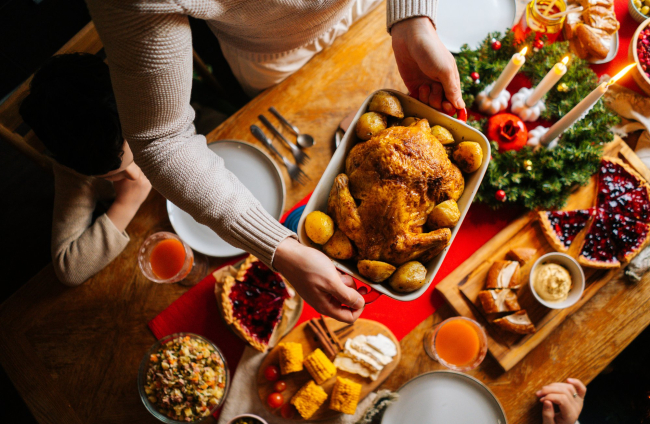 Por qué comemos tanto en las comidas y cenas de navidad y qué podemos hacer para evitarlo