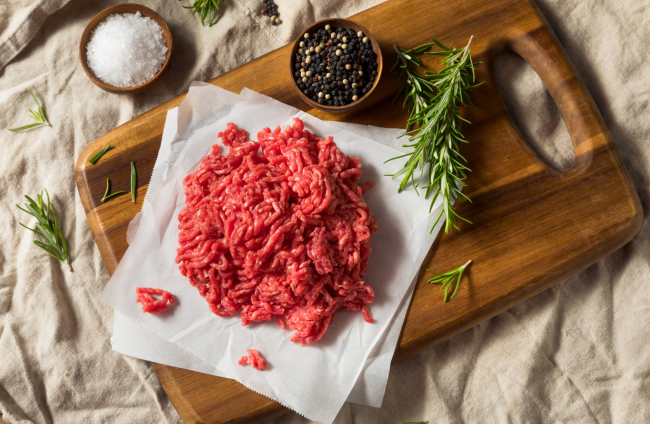 Lo que la mayoría conocemos como carne picada envasada de supermercado en realidad no lo es, según un experto en alimentos