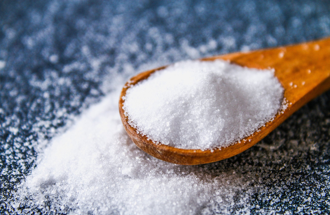 Qué es realmente la sal ligera que se ha puesto de moda y qué opinan los expertos sobre su consumo