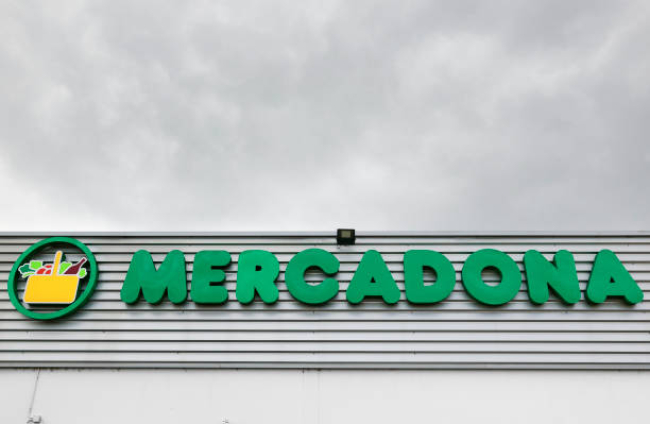 Mercadona supermarket logo, after some multinationals left Russia due to the war with Ukraine and product prices are rising in gas stations and retail stores Barcelona, on March 10, 2022 in Barcelona, Spain.
 (Photo by Joan Cros/NurPhoto via Getty Images
