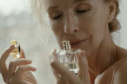 El Corte Inglés rebaja a la mitad los perfumes amanerados que las mujeres de 50 y 60 años comprarán ahora para llevar en los meses de otoño