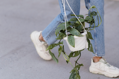 Geox le hará competencia a las Skechers en otoño entre las mujeres de 50 y 60 años con estas zapatillas que quedan bien con faldas y pantalones holgados