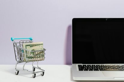 Estos son los productos que más compran los españoles en los supermercados online según un estudio