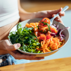 Cuando se trata de la nutrición y la alimentación saludable, es común encontrar dos términos que a menudo se utilizan indistintamente: nutricionista y dietista.
