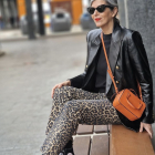 El Corte Inglés se suma a la moda de los pantalones de leopardo que aman las mujeres +50 con estos modelos que son cómodos y estilizan