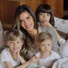 Pilar Rubio con sus cuatro hijos
