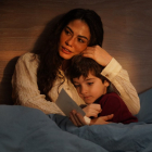 Farah (Demet Özdemir) encarna a una madre soltera en 'Adim Farah'