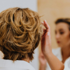 Los cinco cortes de pelo más fresquitos para mujeres de 50 y 60 años que recomiendan los peluqueros