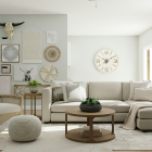 salon muebles y paredes de color blanco