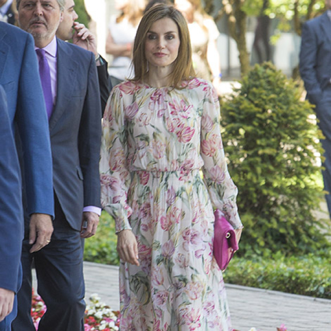 Letizia, de estreno con el vestido rosa de primavera que no